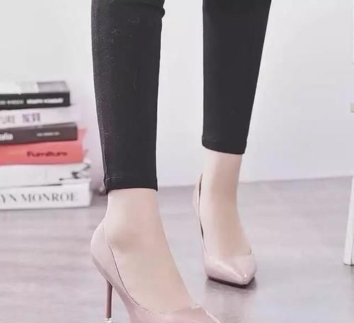 百搭 女人对高跟鞋情结不必多说! 性感从脚开始, 每个女人都爱穿高跟鞋