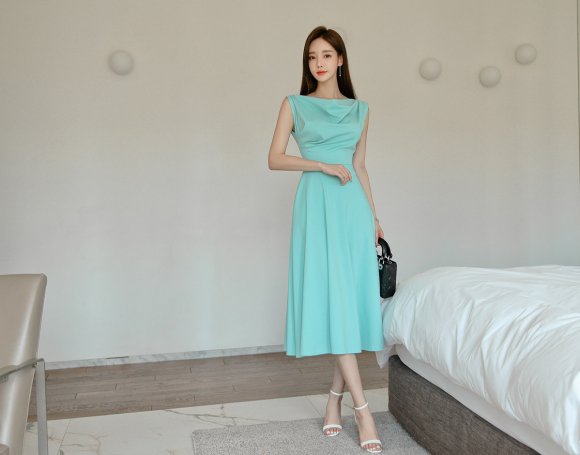 孙允珠|女神孙允珠时尚搭配:性感大长腿搭配高跟鞋,诠释完美女神