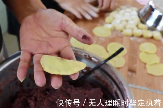 炸油糕不用买，教你在家就能做，外酥里糯，口感香甜，超好吃