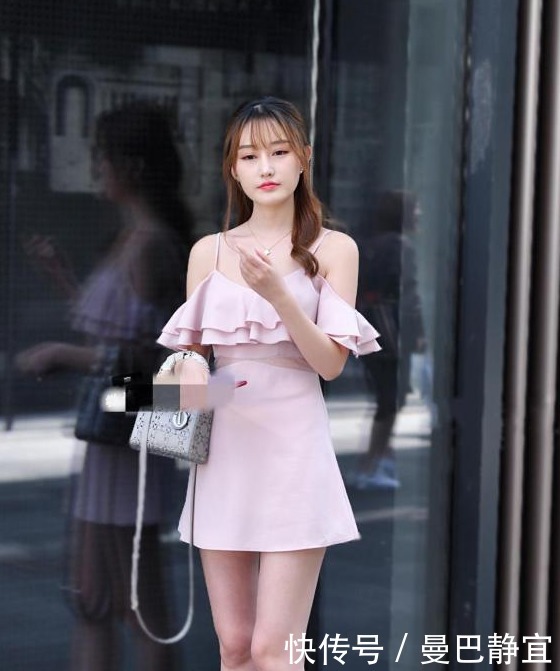 气质|粉色吊带荷花裙,温柔甜美,优雅气质韵味十足