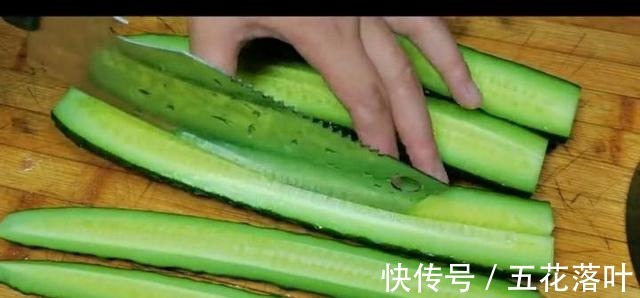 下饭|今天美食,肉炒黄瓜,清脆爽口,黄瓜炒肉是绝配,即营养又下饭!