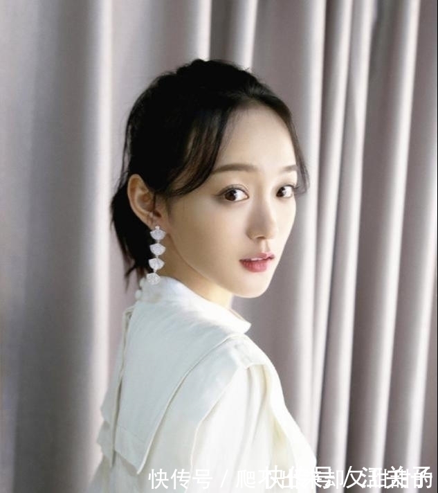 单丸子头 别再披头散发了,今秋流行这3种“扎发发型”,简单自然易上手