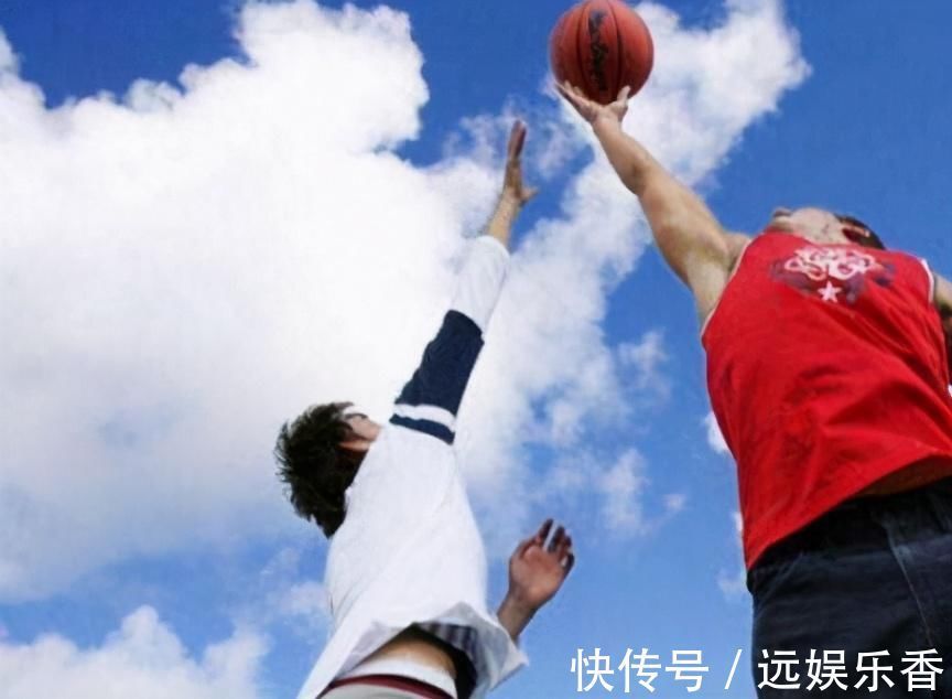 骨骺线|兄弟俩一个天天吃钙片,一个天天喝牛奶,5年后成最萌身高差