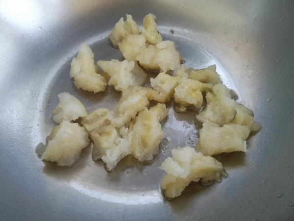 西芹|它是天然“碱性食物”，常吃口气不臭，秀发乌黑，皮肤细腻有光泽