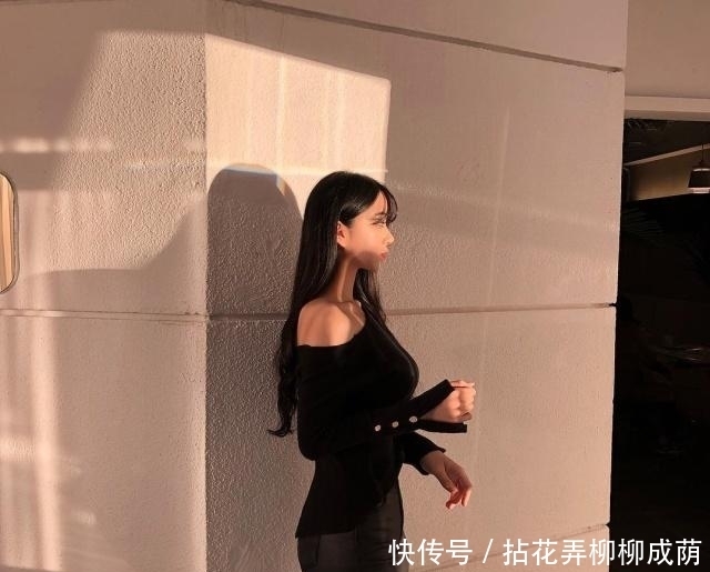 贴身穿的休闲裤增加整体时尚感，尽显个性独特