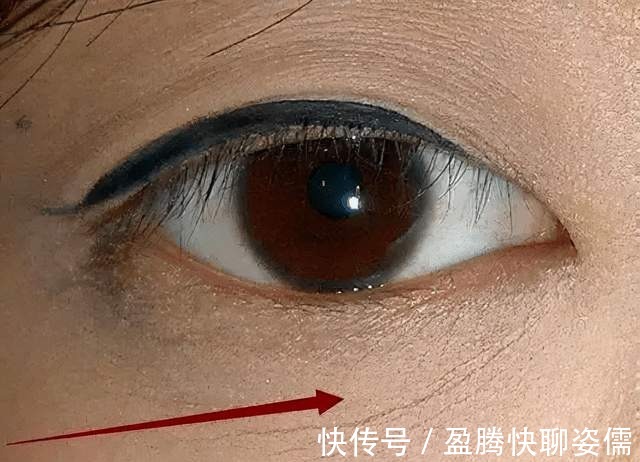 底妆|用了烘焙定妆法粉底还是脱妆,底妆斑驳究竟是哪里出现问题?