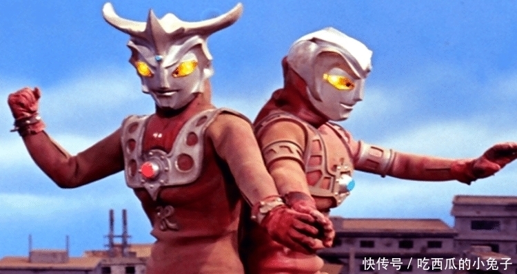 佐菲奥特曼|奥特曼初稿形象长什么样？初代有翅膀，迪迦是俩人，佐菲只有两米高！