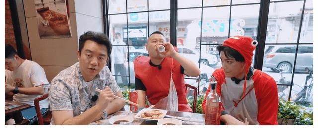 爆款|《打卡吧吃貨團》官宣，劉雨昕楊迪加盟，純粹美食節目，或成爆款