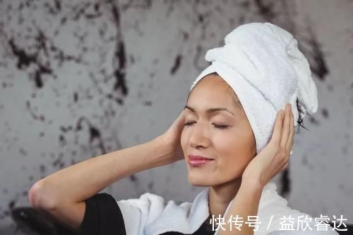 头皮|到底多久洗一次头发？这几大洗头误区，很多人都做错了