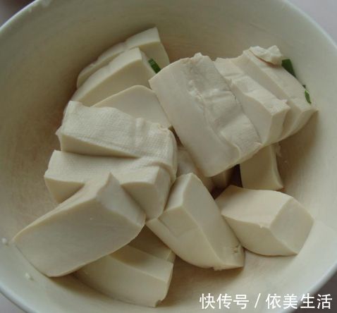 鱼汤|不管炖什么鱼汤,都不要直接炖!大厨教你4招,汤浓白,味鲜美