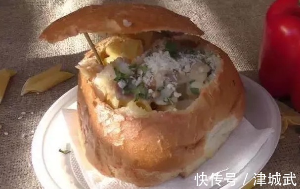 大妈街边卖小吃,用来盛的“容器”也能吃!客人觉得既环保又好吃