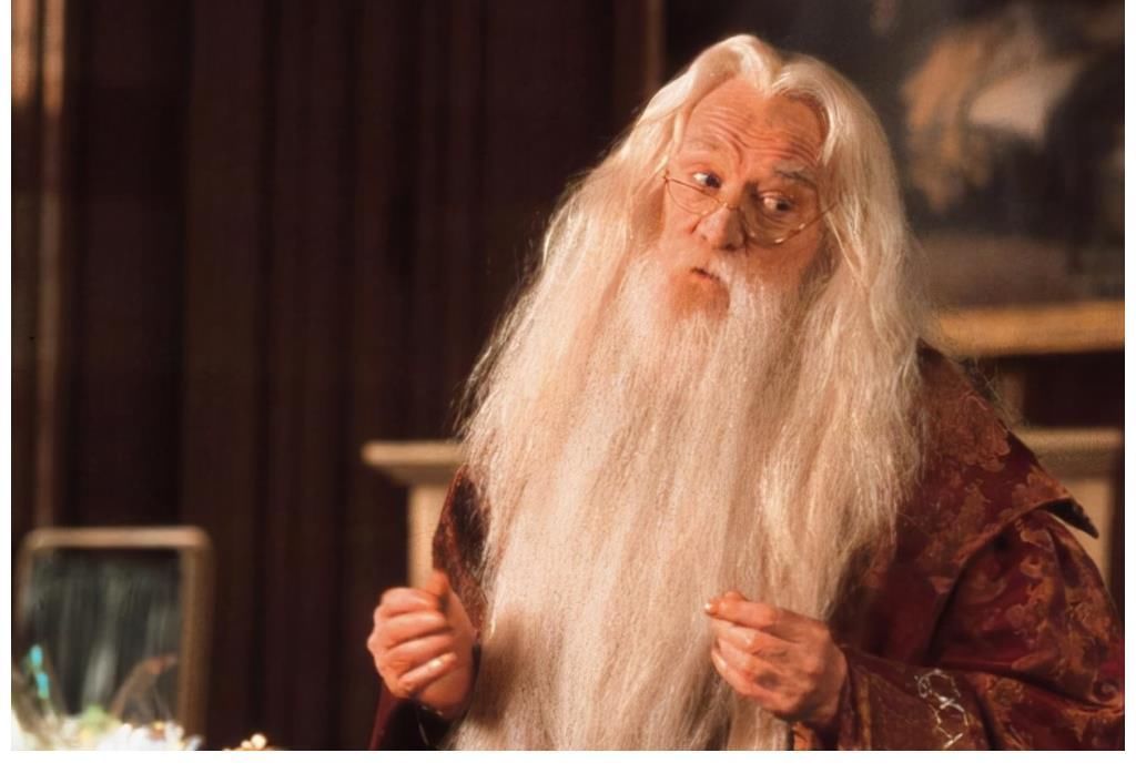 伏地魔$哈利·波特老了之后能有邓布利多的地位吗?