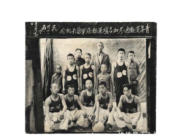 民国|民国女性健美宣传画,还有手抱篮球的女孩子,老照片里记录的故事