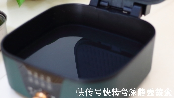 只需一根筷子，轻松做出层次分明，松软香甜的花卷，家人特爱吃