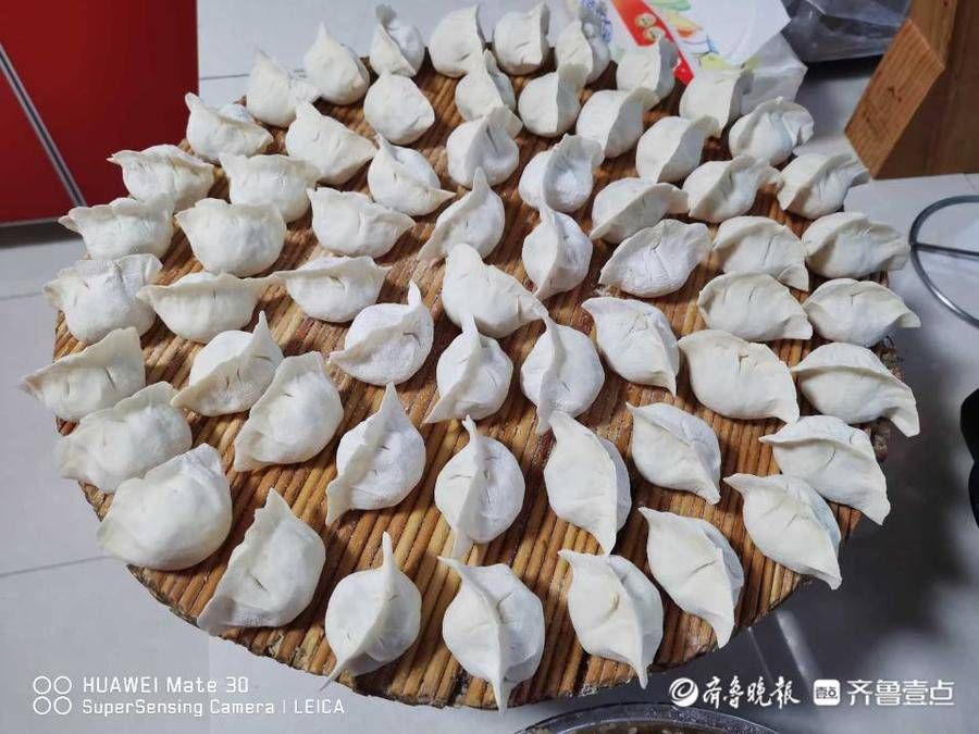 壹粉食堂｜莲藕包饺子最合适！皮薄大馅鲜嫩爆汁，周末在家试试吧