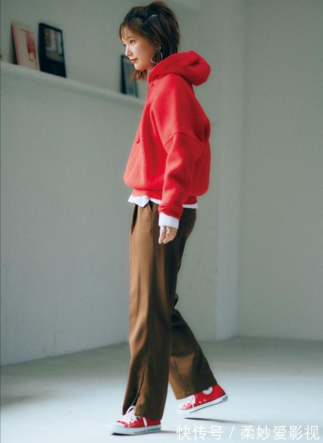 搭配|年过四十的女人建议少穿黑色,试试这三种色彩搭配,时髦又显年轻