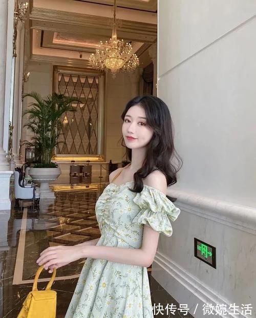 印花 这才叫省布料设计!雏菊抹胸吊带裙可盐可甜,绑脖设计最是特别