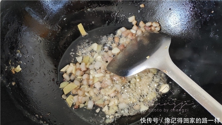 明日除夕,无论贫富,这道“富贵有鱼”记得端上桌,寓意吉庆有余