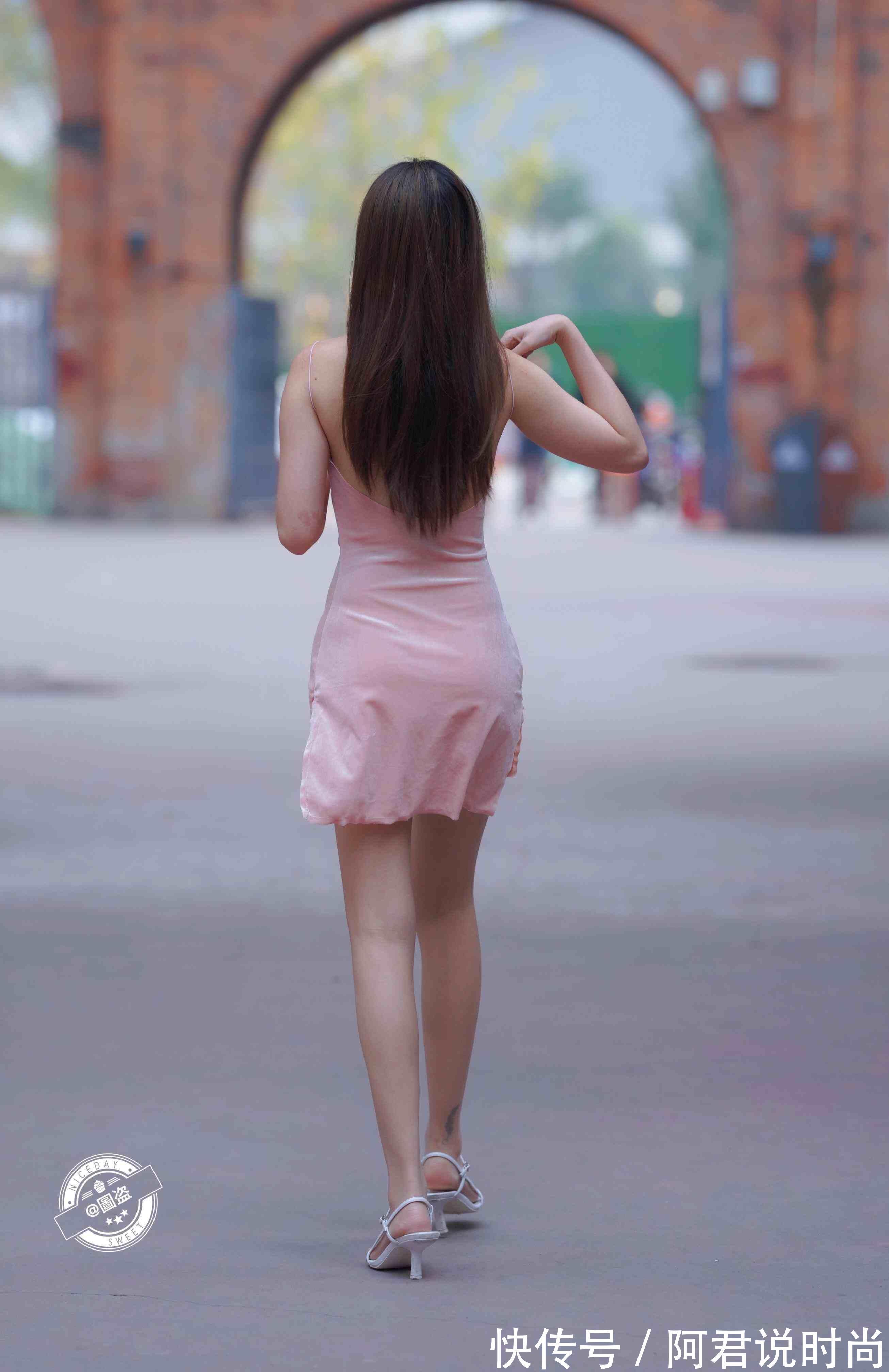 格调|精致优雅的连衣裙穿搭展现时尚的格调，简约也是一种美，凸显优势