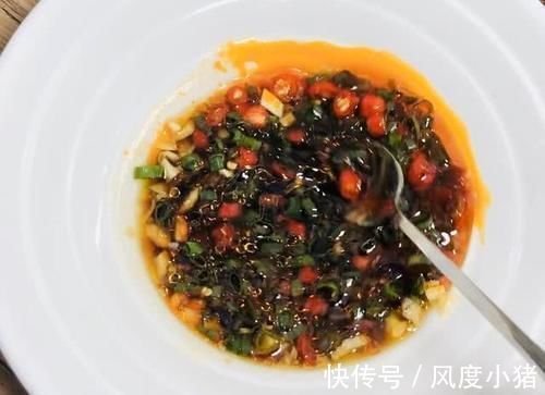 做法|黄瓜的新做法，只需要用筷子搅一搅，拌一拌，比凉皮还好吃