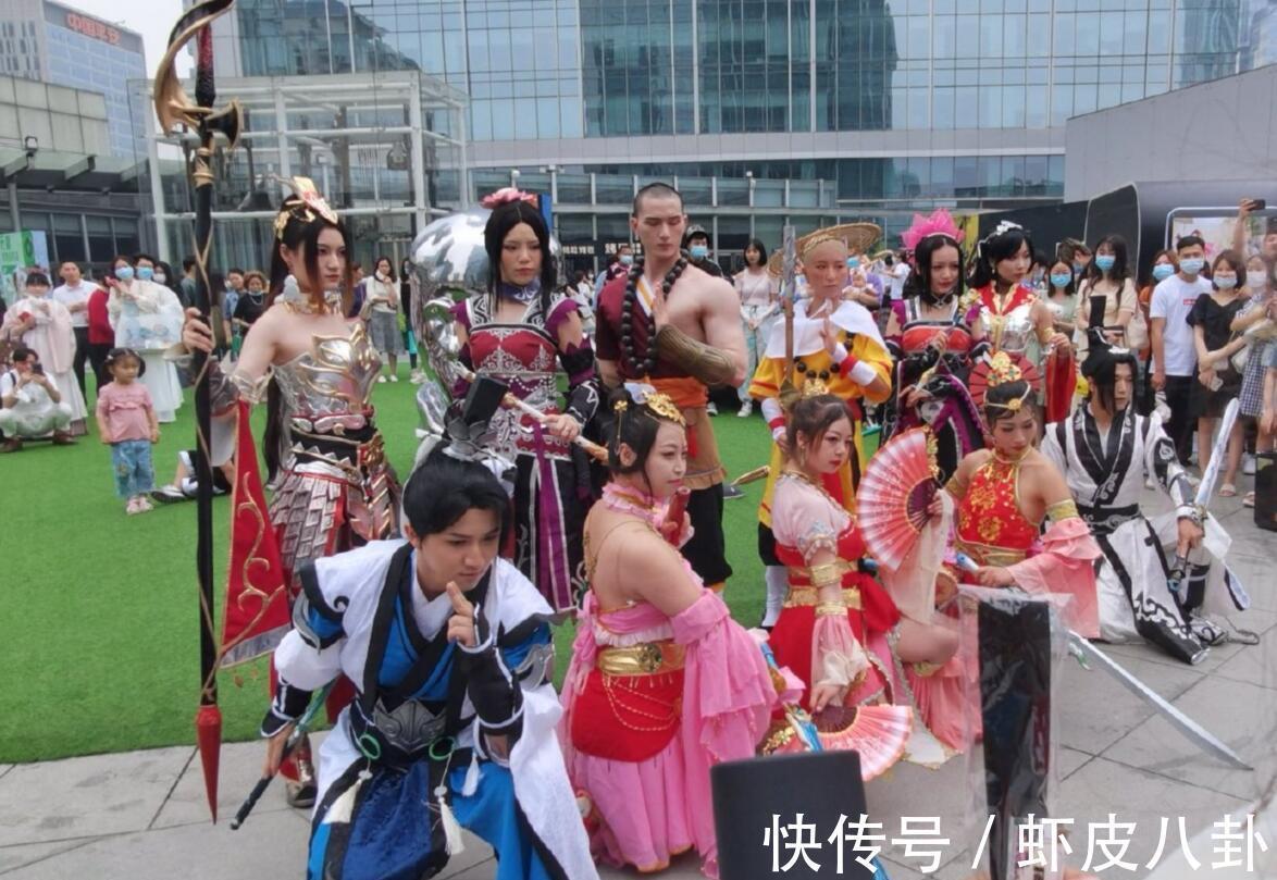 古装|剑网三怀旧服已Coser成堆,数百人同台表演,漫展变古装T台秀