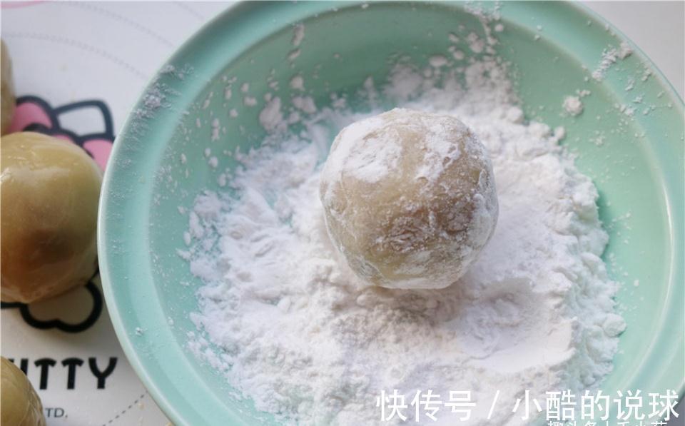 咬掉|烤了一盘黑暗月饼，儿子一口咬掉半个，表情瞬间亮了