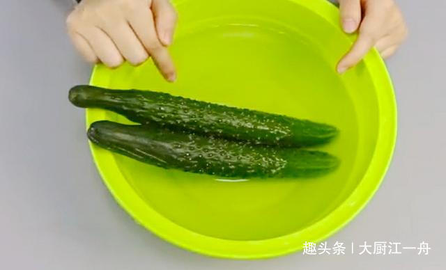 吃不完的黄瓜千万别再直接放冰箱了,教您一招,放半个月照样新鲜