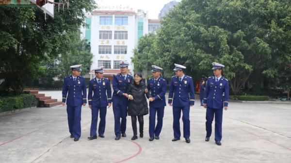 云南省消防救援总队|张桂梅，“蓝朋友”一墙之隔的邻居