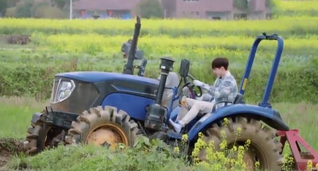 师父 像黄磊教张艺兴开拖拉机一样教孩子!什么是好的教育?这里有答案