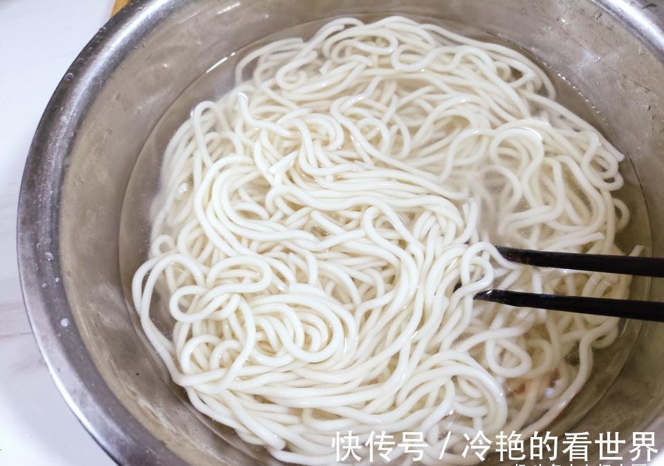 面条用上这方法，一周5顿都不烦，一口下去可香了，营养多还健康