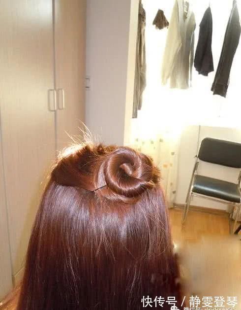 发型 2款简单的长发发型扎法,让你瞬间变得美丽动人