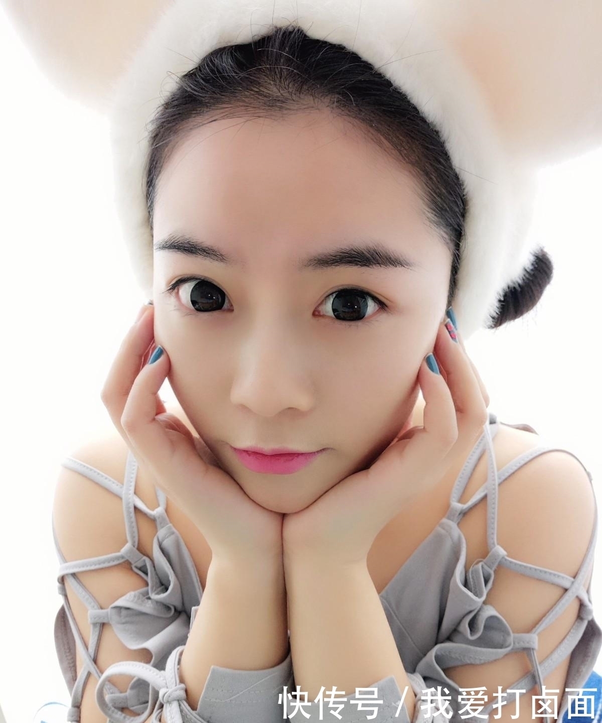 cc霜|女生涂底妆时，记得避免这四个低级错误，容易卡粉还超显老