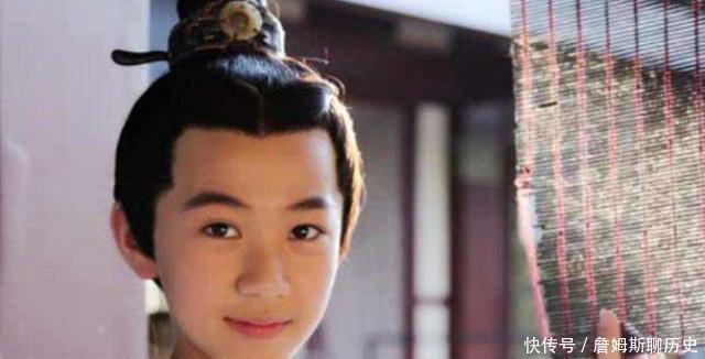 大臣|皇上要吃公鸡下的蛋，愁坏众多臣子，一小孩7字解决还被封为宰相