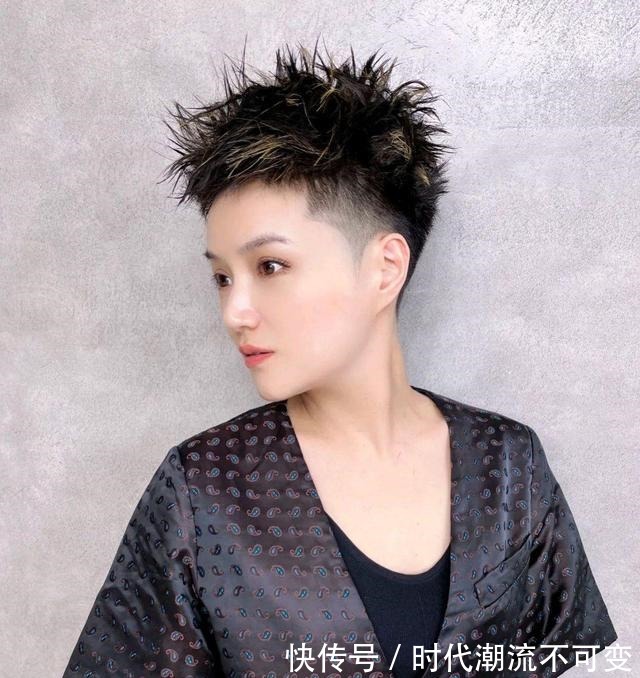 木马烫 女士发型不在多,这3种发型很不错,瘦脸利落显气质!