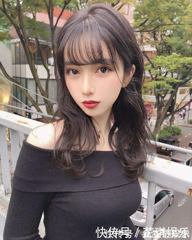 形状|“时尚减龄”和“老气横秋”只差个刘海和发色,卷度形状很关键