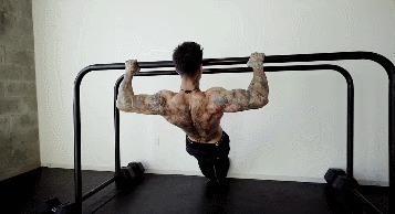 动作|三角肌前束没必要练那么三角肌后束其实也没必要练