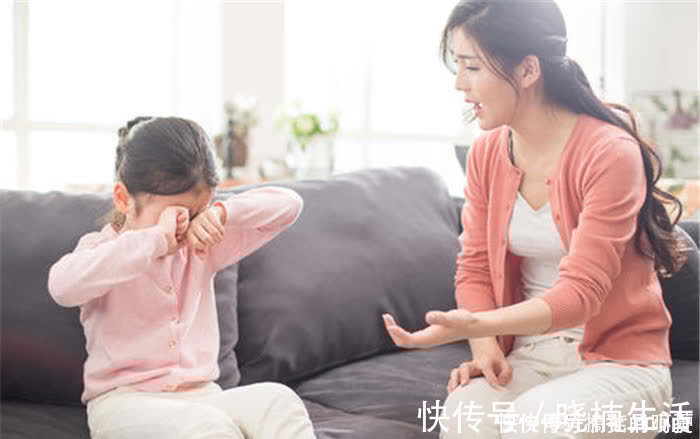 内心|如果孩子有这几个迹象,说明他内心很自卑,父母要及时引导