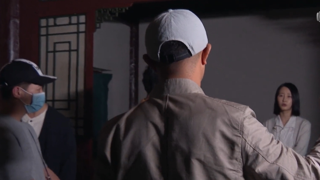 “电影界的王语嫣”哭了,谁都想踩他一脚,已沦为节目的杀猪盘