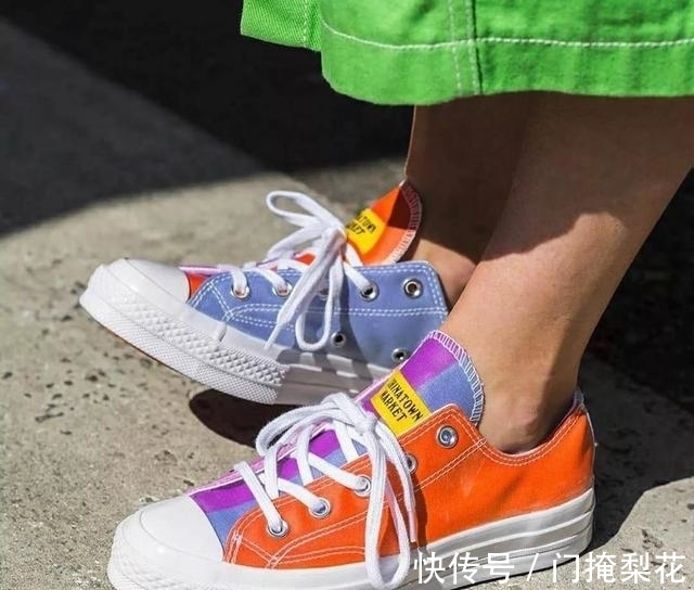 拼色 小白鞋、小黑鞋穿腻了?五彩斑斓的「拼色运动鞋」,该上名单了!