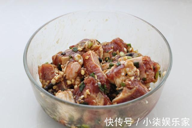 鲜香|不用油的排骨做法，照样鲜香扑鼻，健康不油腻营养不流失