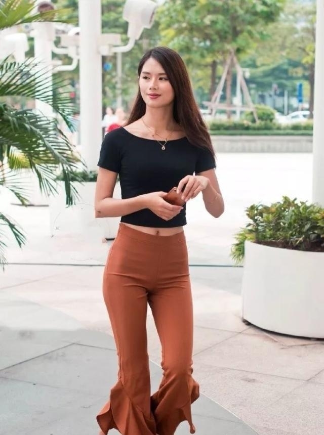 有型|喇叭裤个性显瘦,会搭配的女生都爱穿,展现出了时髦有型的美