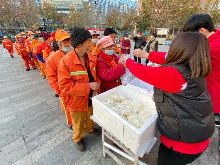 爱心企业|爱心企业送100份爱心早餐让环卫工人暖胃又暖心