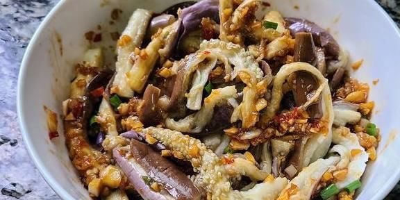 黄豆酱|茄子这样做味道更香，教你一道蒜蓉茄子的做法，简单美味嘴馋就做