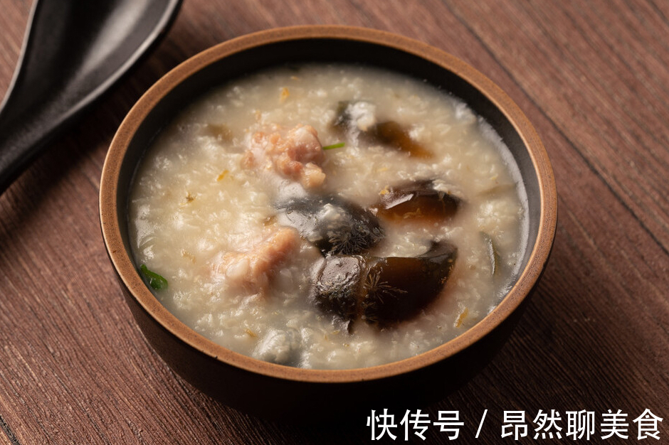 白粥|做皮蛋瘦肉粥有窍门,大厨教你一招,鲜美绵滑很浓稠,皮蛋没腥味