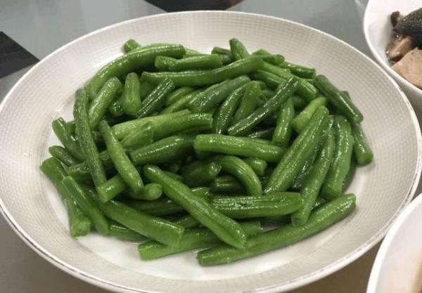 老家亲戚来家里，我做了5个菜，却被嫌弃，现在农村人都吃啥