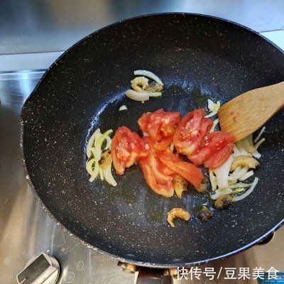 番茄|第一次做番茄大白菜汤就一致好评,从此做菜就有了自信