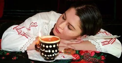 经常失眠会'减寿'!医生提醒:多喝1种水,解郁安神,不靠安眠药