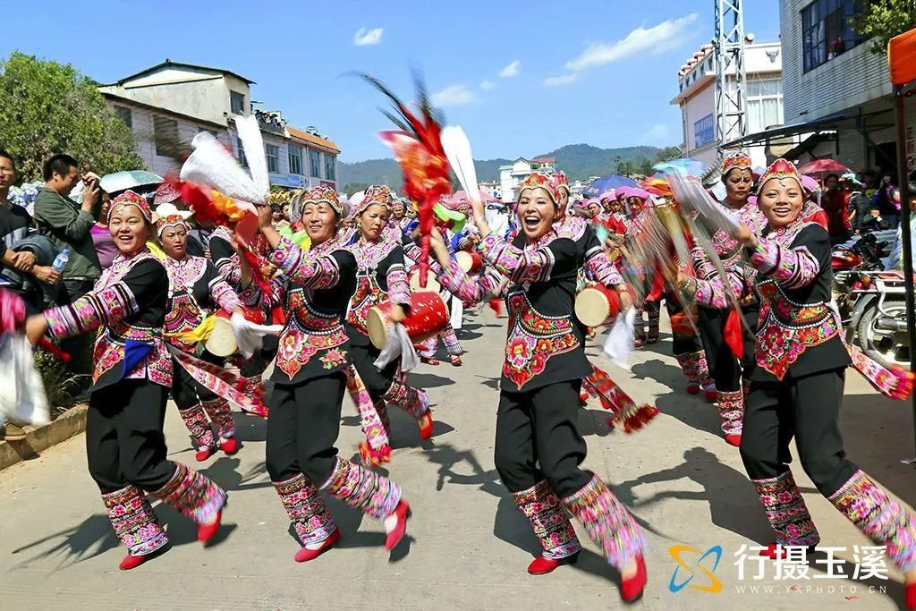 新平花腰傣服饰和峨山彝族花鼓舞将加入国家级“非遗”名录