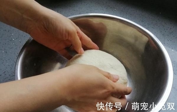包饺子和面,加盐是大错!换成这个,不用沾手,饺子不破皮更营养