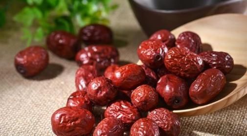 食物|吃大蒜后一小时内不要碰两种食物,很多人不清楚,告诉周围的人!